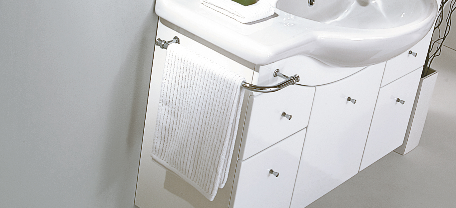 Round Chrome Towel Rail